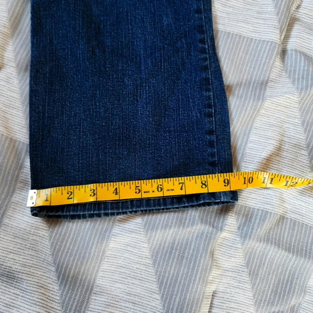 Signature Levi Mid Rise Boot Cut Jeans - Picture 9 of 9